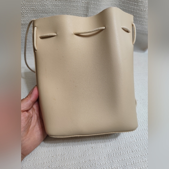 3/$25💙MINISO Drawstring Bucket Bag with Long Shoulder Strap - Picture 5 of 5